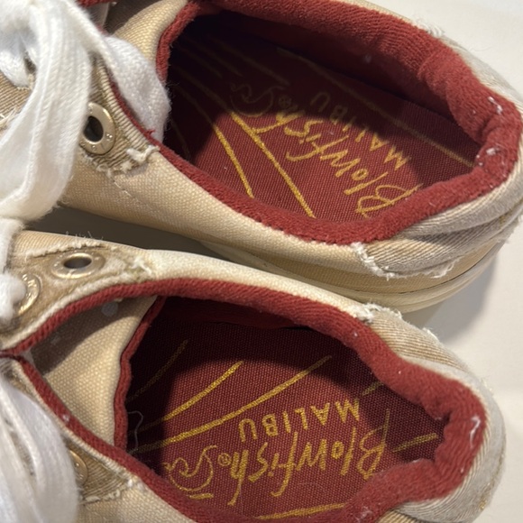 Stylish Beige and White Sneakers - Picture 3 of 4